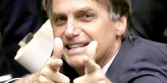 A FAVOR DO MITO