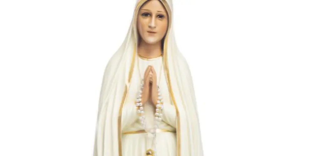 Doa-se imagem de Nossa Senhora de Fátima